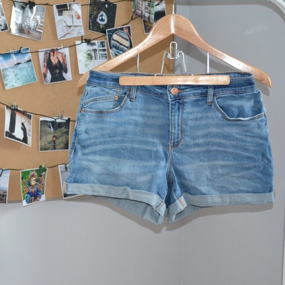 NWOT Denim shorts - Picture 4 of 7